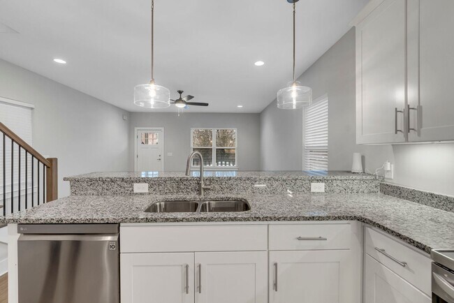 Building Photo - Beautiful North Nashville Home