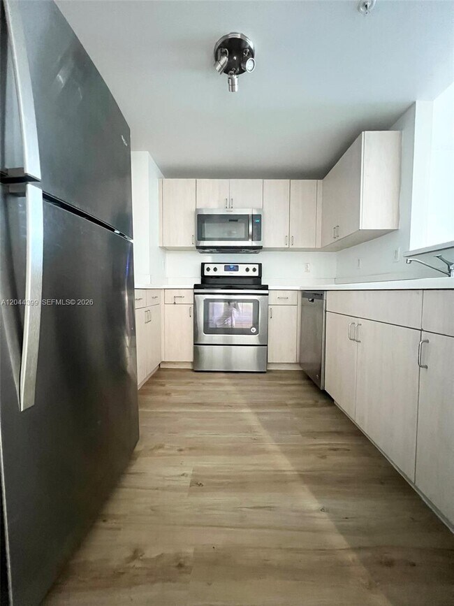 Building Photo - 50 Menores Ave