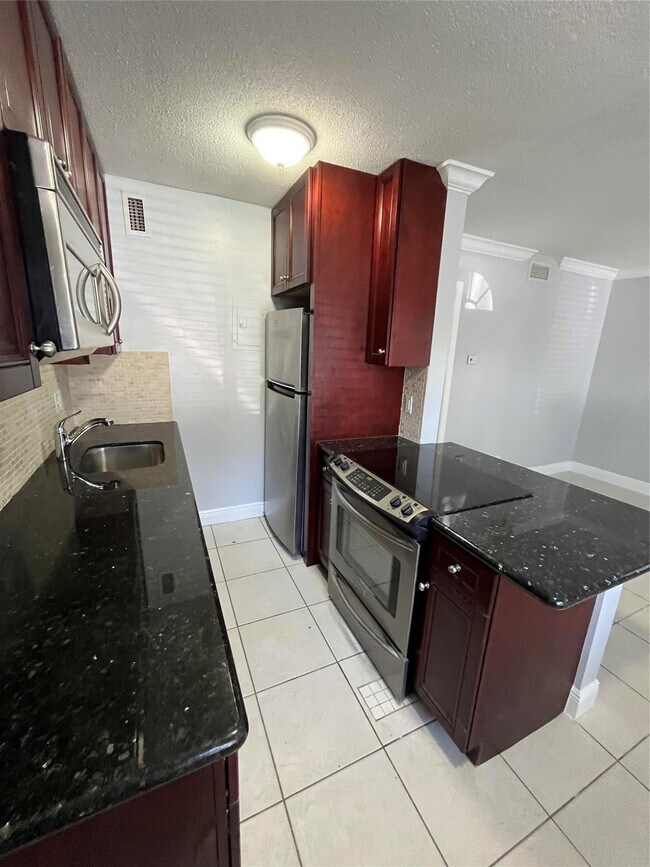 Building Photo - 1311 NE 18th St