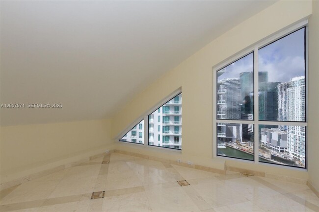 Building Photo - 888 Brickell Key Dr