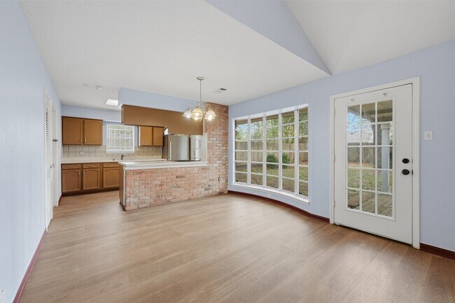 Building Photo - 7015 Pella Dr