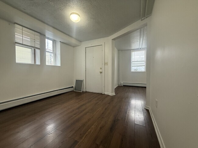 Building Photo - 292 Catherine St