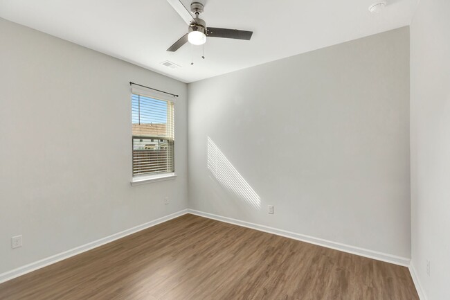 Building Photo - Beautiful One Story home in McKewn