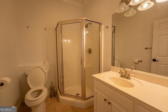 Building Photo - 2925 Orchard Dr