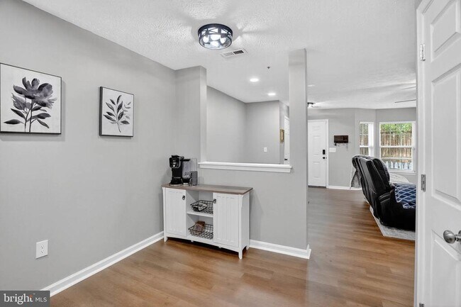 Building Photo - 8031 Brookstone Ct