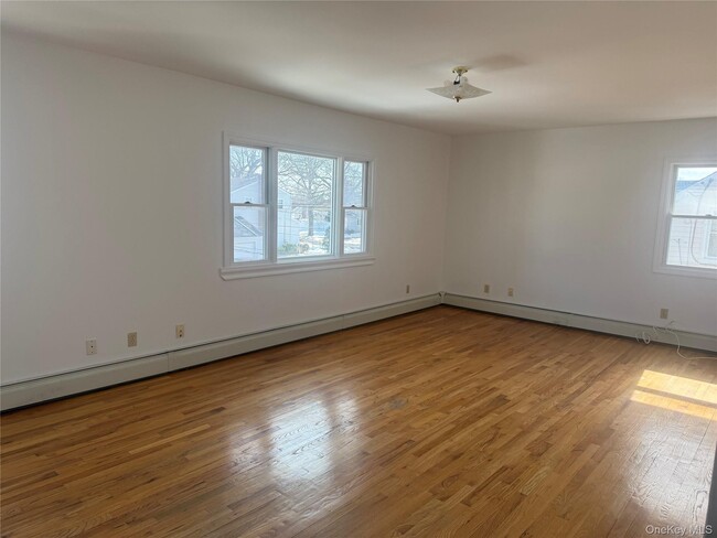 Building Photo - 219 Manhattan Ave