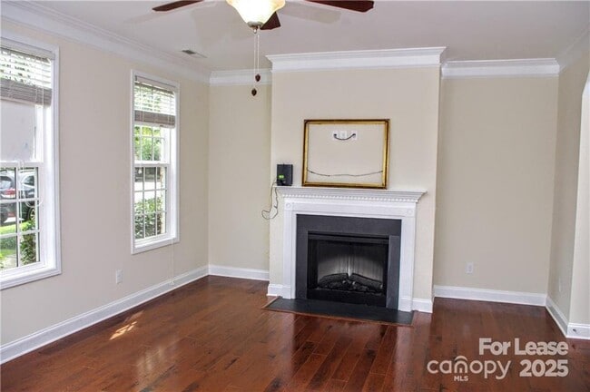 Building Photo - 916 Gardners Way