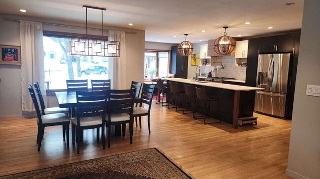 Building Photo - Designer 4 Bedroom Home with Sauna and Walk-Out Lower Level - Available May or June 1st