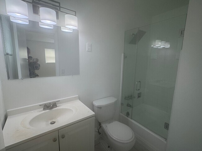 Building Photo - 6884 NW 14th St