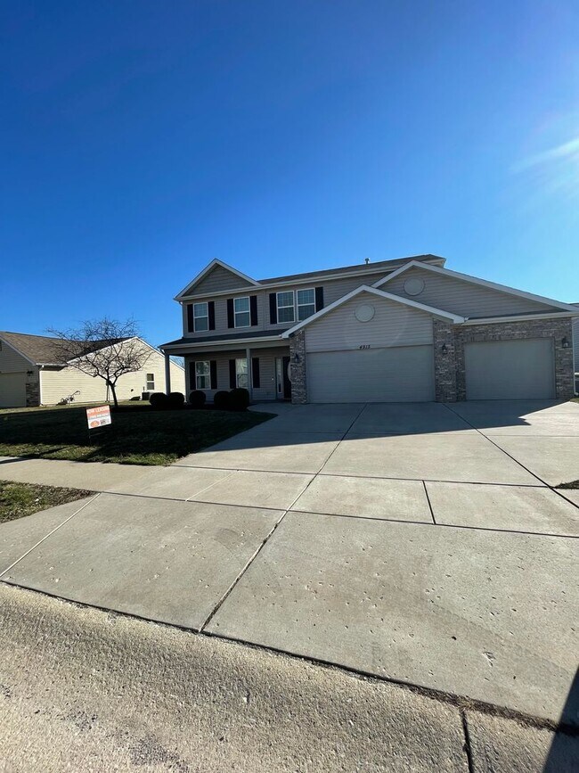 Building Photo - Beautiful 4 Bedroom Single Family Home - Harrison School District