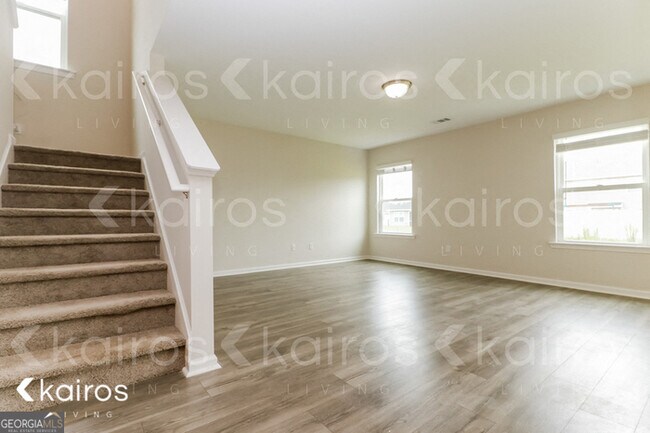 Building Photo - 22 Red Oak Dr.