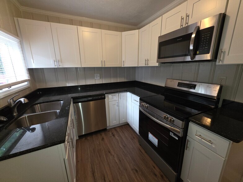 Building Photo - 1322 Briar Creek Rd