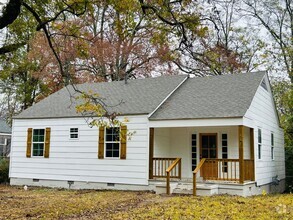 Building Photo - This 3 bed / 2 bath in Fondren is ready fo...