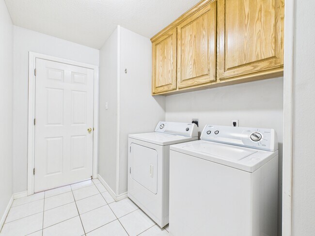 Building Photo - 3203 Von Trapp Ln