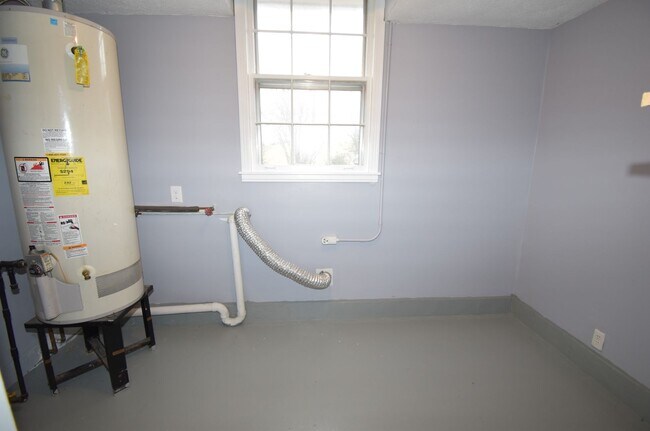 Building Photo - 3 Bedroom Pet Friendly Home For Rent!