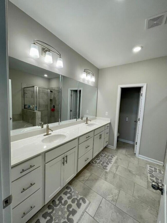 Master Bathroom - 3975 Redwood Dr