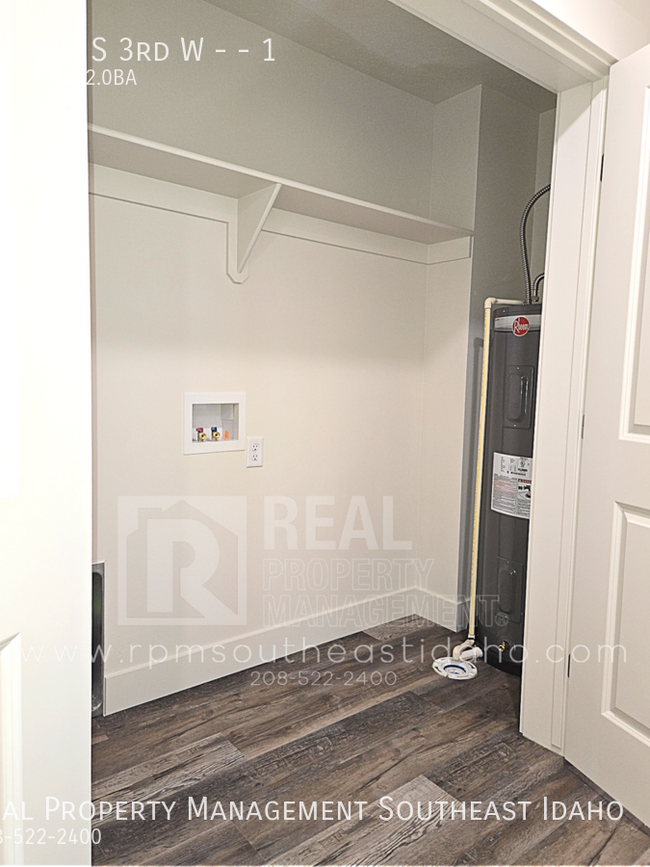 Building Photo - 647 S 3rd W