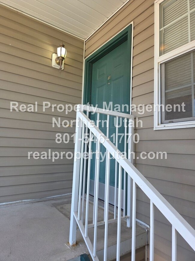 Building Photo - 2 Bed 2 Bath Condo in Clearfield Now Available!