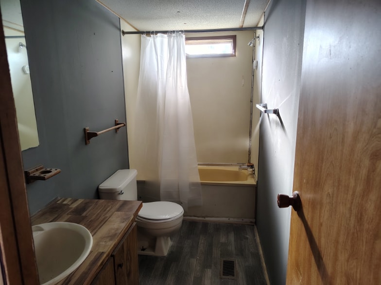 Building Photo - 1033 MS-182