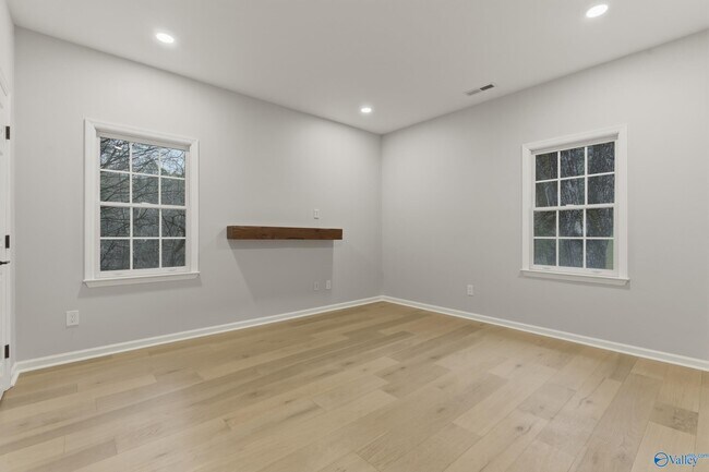 Building Photo - 226 Eastview Dr