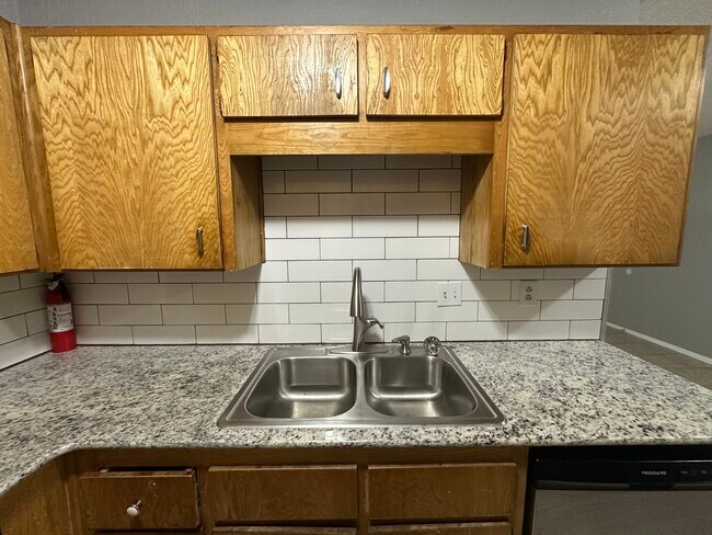 Building Photo - Hinkle Multi Home