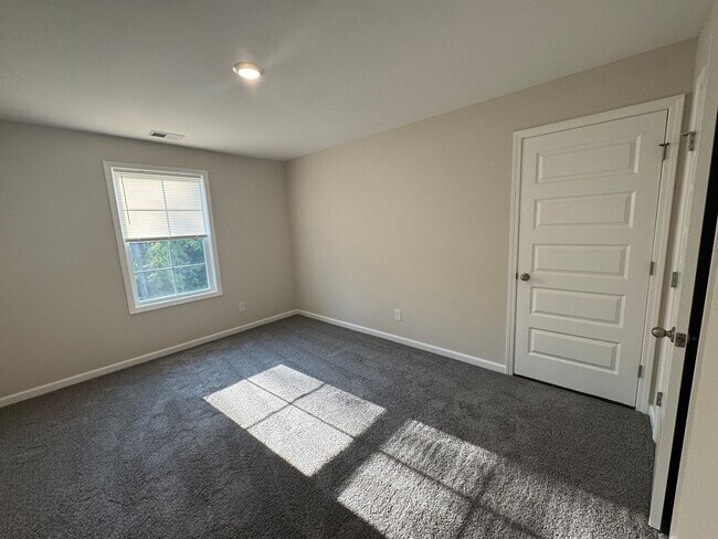 Building Photo - 203 Mountaindale Dr