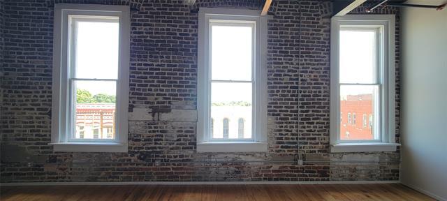 Primary Photo - 201 E Chambers St