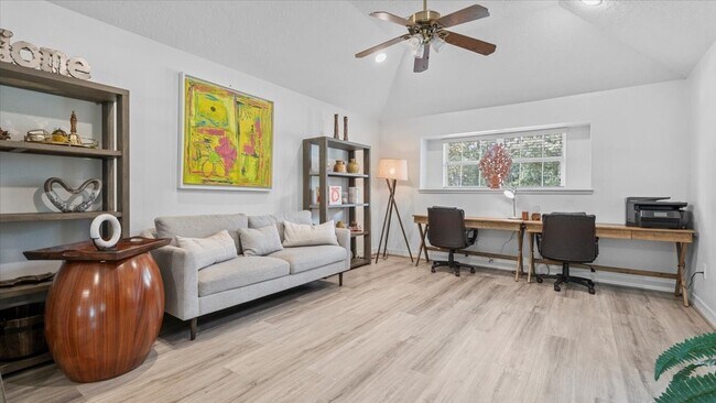 Building Photo - 9502 Rolling Oaks