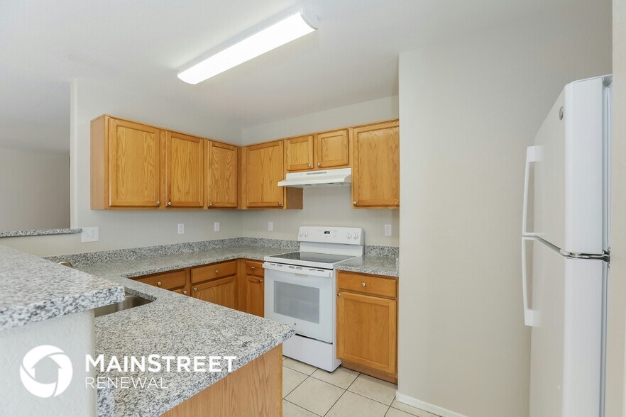 Building Photo - 2440 S 71st Ln