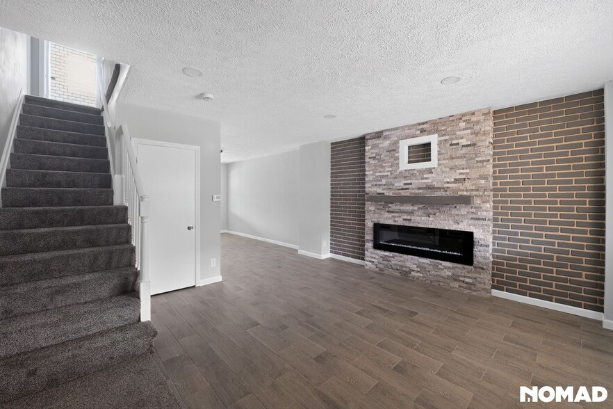 Building Photo - 2229 Redthorn Rd