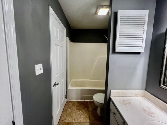 Building Photo - Must-See 3-Bedroom Home in Rosemont Forest!