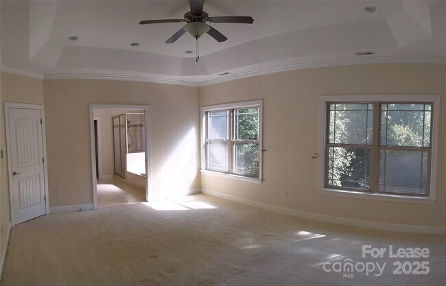 Building Photo - 743 Irish Green Dr