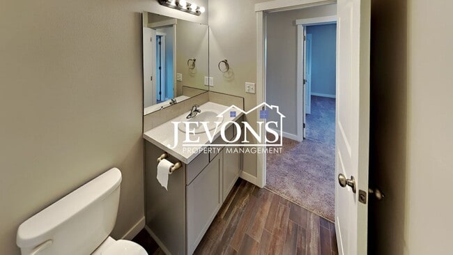 Building Photo - $500 Off on the First Month!! Enchanting 2020-built single-family home in Yakima