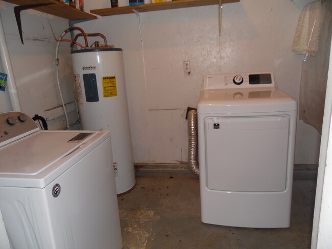 Washer and Dryer - 81 Pine Tree Ln