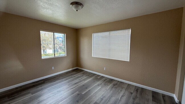 Building Photo - Two Bedroom One Bathroom Apartment in San Bernardino!