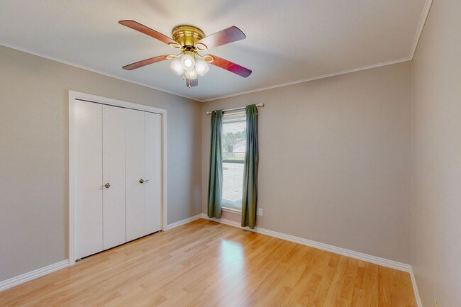 Building Photo - Available Mid-June | 3 Bedroom Arlington H...