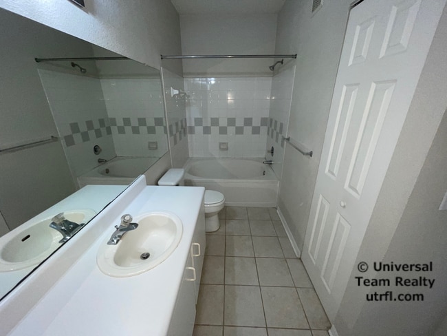 Building Photo - 11521 Villa Grand