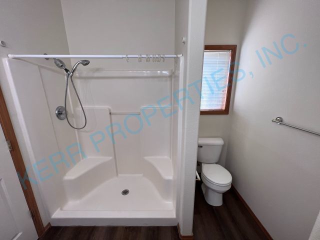 Building Photo - Charming 3-Bedroom Fairview Retreat with Spacious 1611 Sq Ft Living Space & 2 Full Baths!