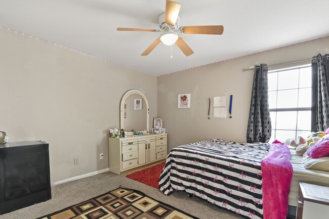 Building Photo - 1022 Americana Dr