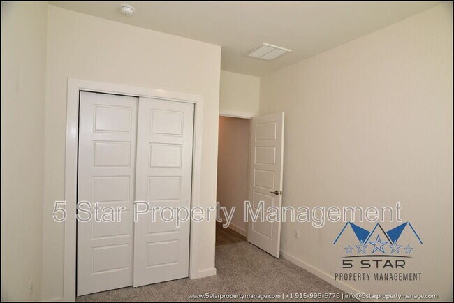 Building Photo - 3545 Essence St