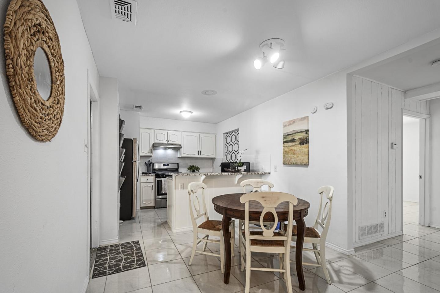 Building Photo - 1009 High Point Rd