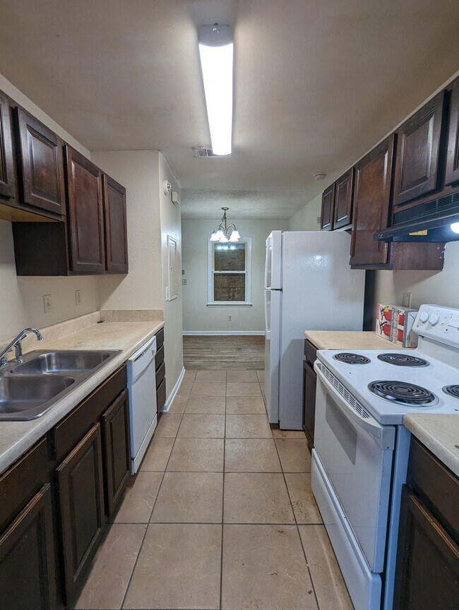 Building Photo - 2803 Marco Dr NW