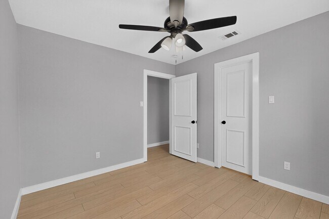 Building Photo - 3701 University Dr