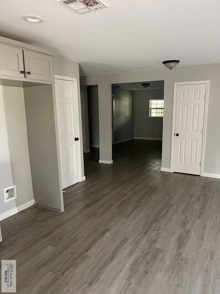 Building Photo - 121 N Rose St