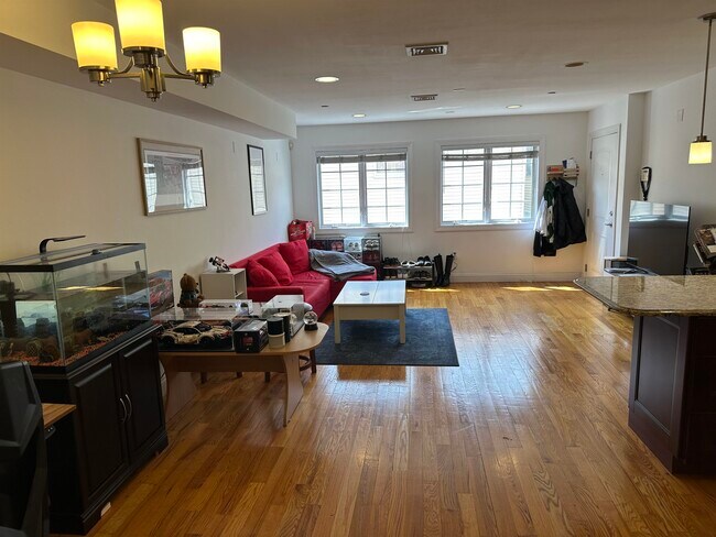 Building Photo - 124 68th St