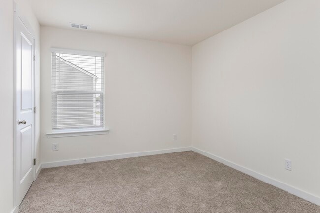 Building Photo - 4134 Lone Oak Cir