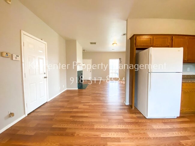 Building Photo - 3 Bed | 1.5 Bath in Central Tulsa!