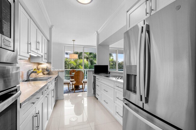 Building Photo - 500 SE Mizner Blvd