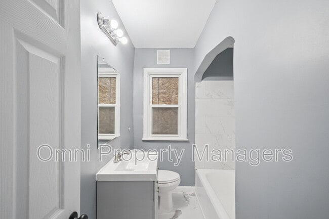 Building Photo - 10366 Roxbury St