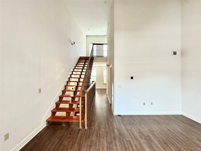 Building Photo - 1602 Elgin St